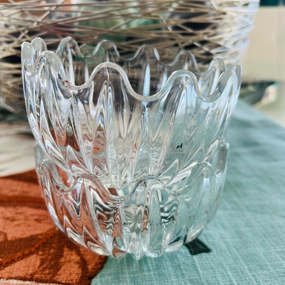 Vintage Pressed Glass Bowls - Scalloped Rim - Set of 2 - Picture 1 of 4